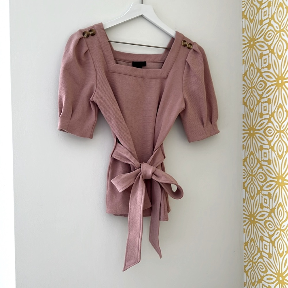 Anthropologie adorable short sleeve dusty pink top, Size XS